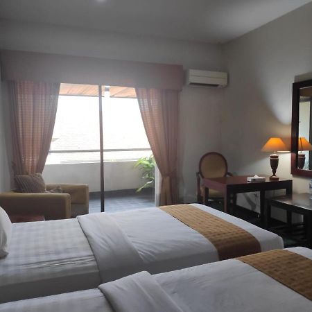 New Grand Park Hotel Surabaya Exterior foto