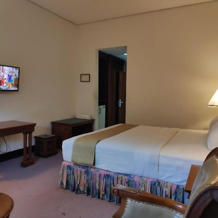 New Grand Park Hotel Surabaya Exterior foto