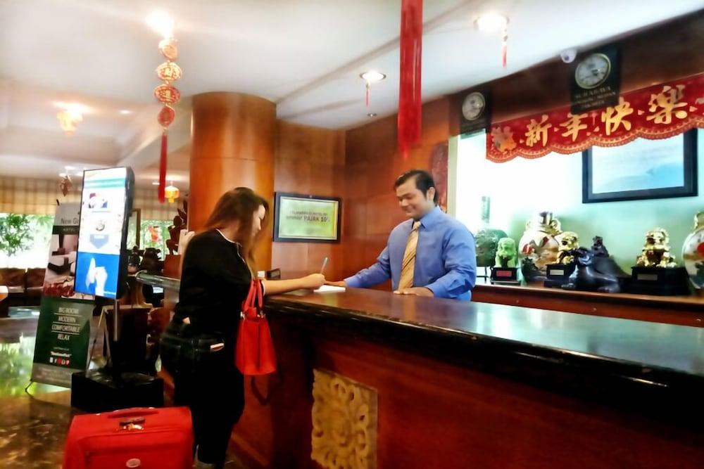 New Grand Park Hotel Surabaya Exterior foto