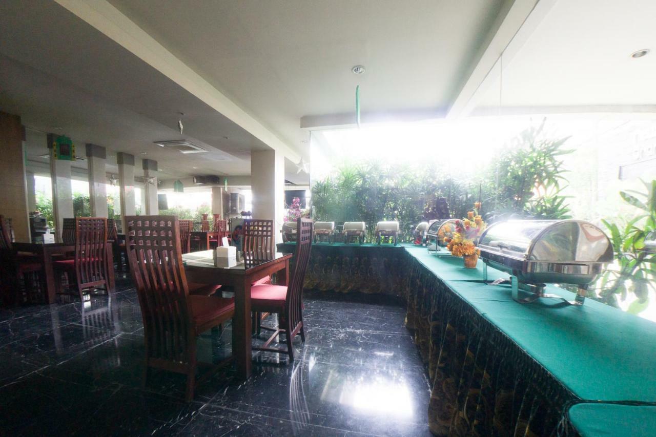New Grand Park Hotel Surabaya Exterior foto